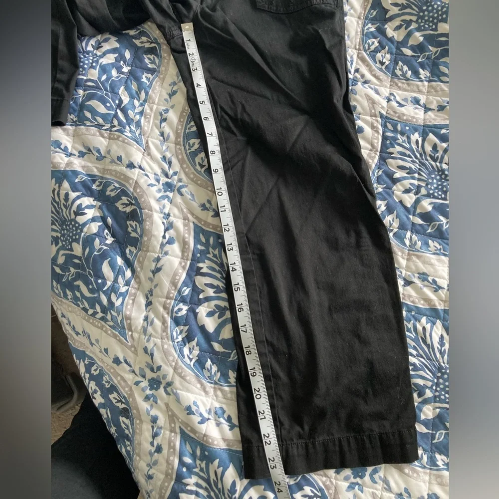 White House Black Market Black Cargo Style Pants Women’s size 00